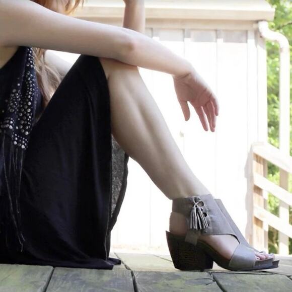 OTBT Women’s Flower Child Comfort Shoe Heeled Sandals Slingback Size 7.5 Tassels - Picture 14 of 14